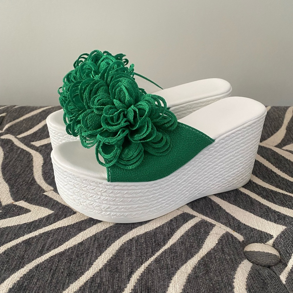 New Green Floral Wedge Slide Sandals - Women's Platform Mules size 35/5